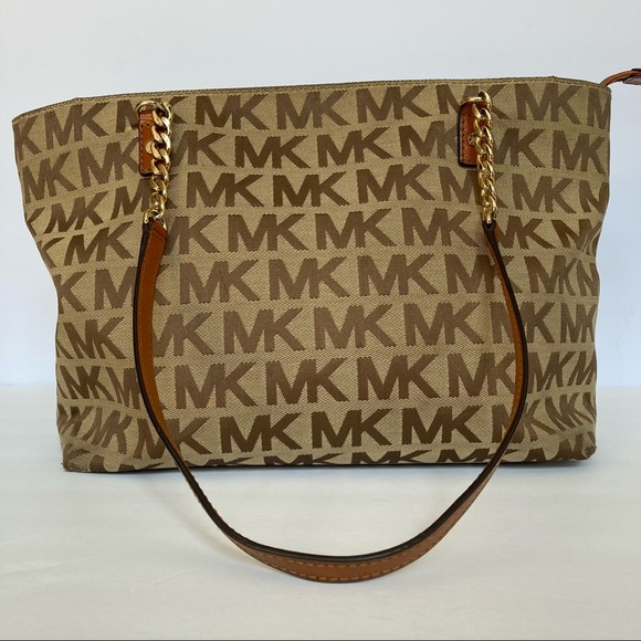 🎉HP🎉 Michael Kors zip monogram Tote bag - Picture 4 of 13